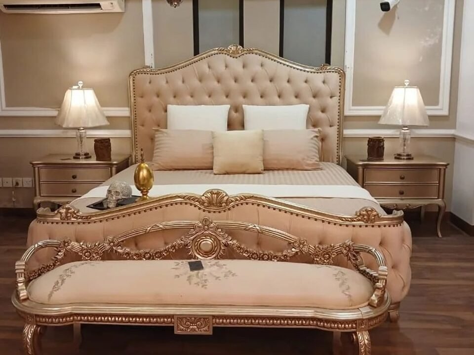 Queens Bed